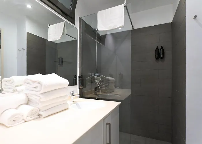 Fira Apartments By Gaiarooms